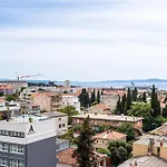Comfortable With Great And Sea View Apartman