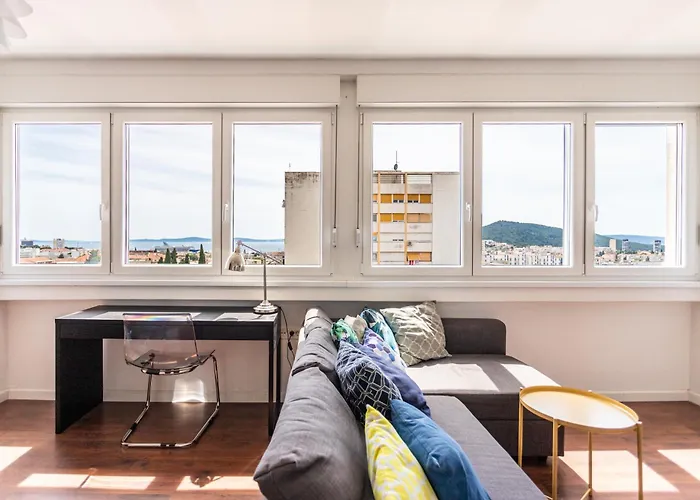 Comfortable With Great And Sea View Split