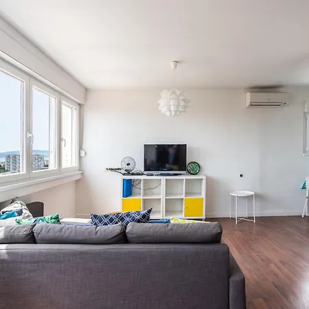 Comfortable With Great And Sea View Apartment