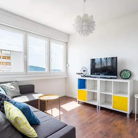 Comfortable With Great And Sea View Apartment