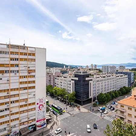 Comfortable With Great And Sea View Apartment *