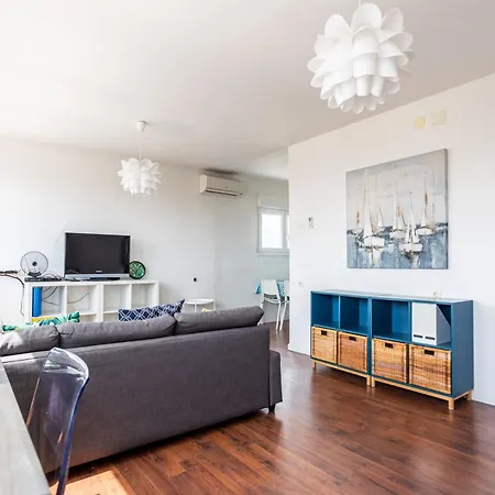 Comfortable With Great And Sea View Apartment *